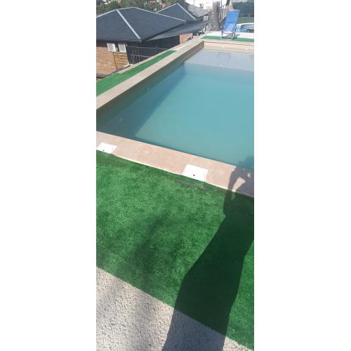 Asi queda el Borde de piscina recto Mistery Sand L62 62,6x31,7x3,8 (pack 4ud)